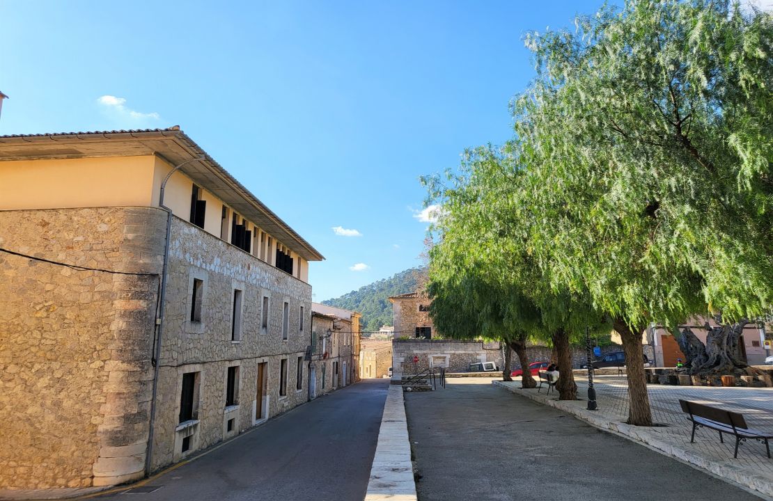 Stadthaus mit Neubauprojekt und wunderschönem Ausblick in Caimari