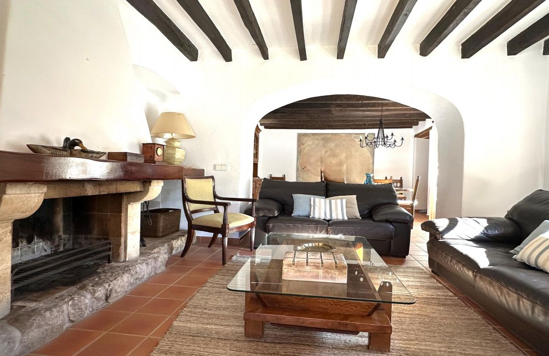 Finca for long term rental in Pollensa with pool and garden
