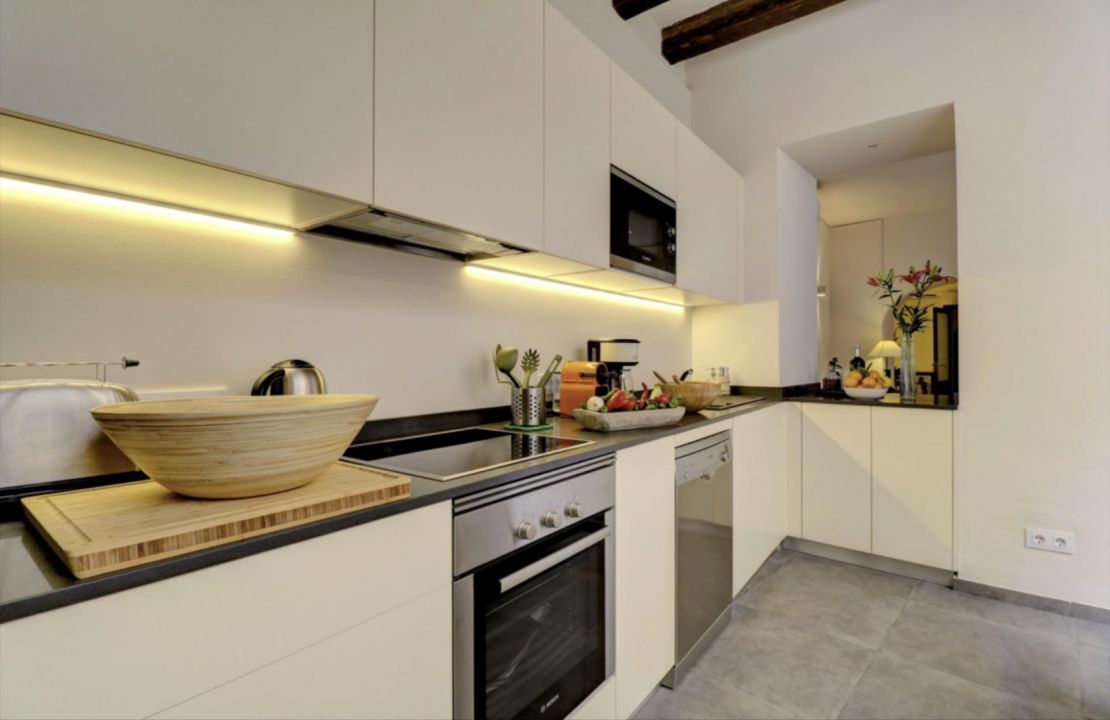 Casa de Pueblo Grande con Licencia de Alquiler y Piscina en Pollença Mallorca