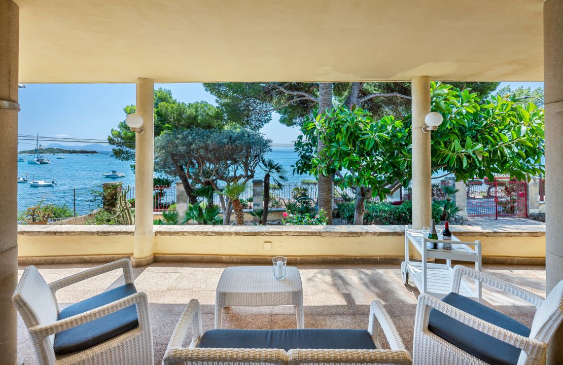 Front-line apartment in Alcanada Alcudia Mallorca for sale