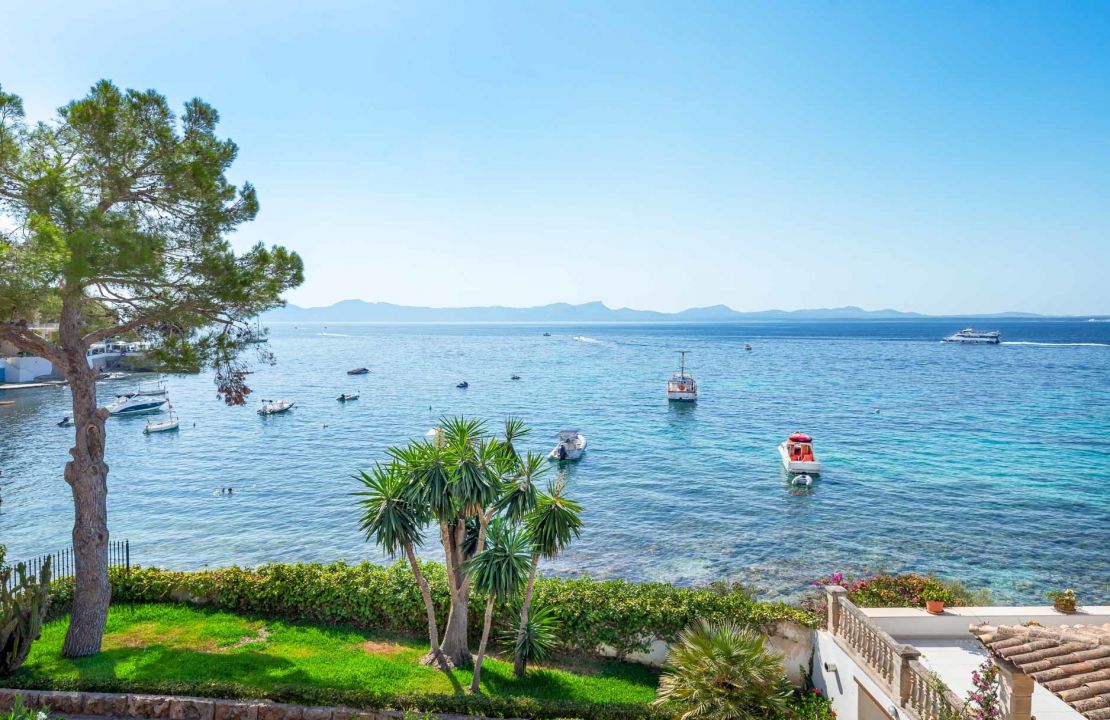 Second line Mediterranean beach house in Alcudia, Alcanada with stunning sea views and rental license
