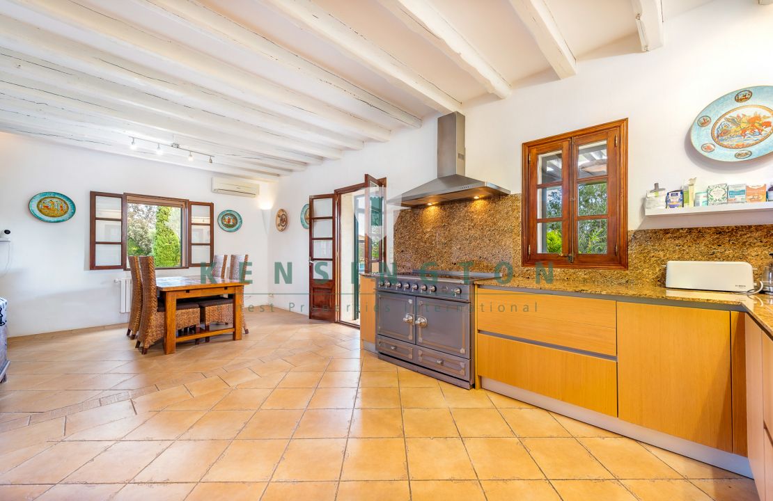 Authentic country house Pollensa / Alcudia with pool, guest house, garage and amazing gardens for sale