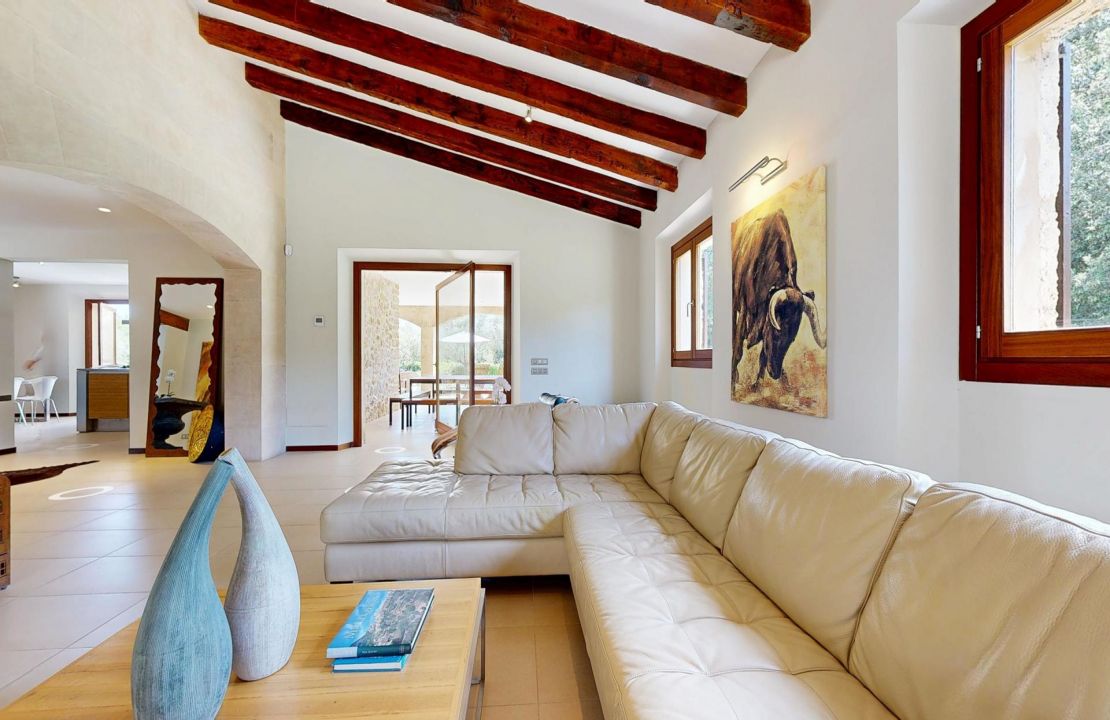Traditional Elegance in the Countryside Near Pollensa with Holiday Rental License for 12 People for Sale