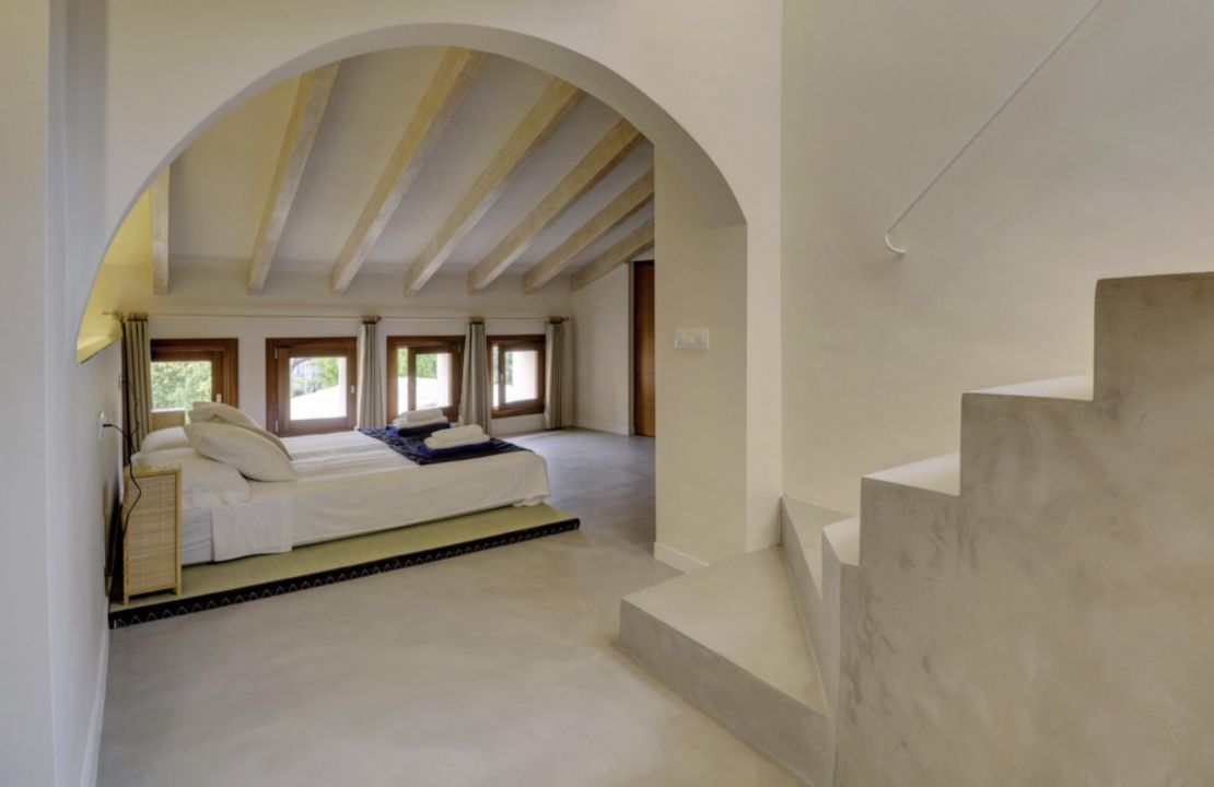 Casa de Pueblo Grande con Licencia de Alquiler y Piscina en Pollença Mallorca