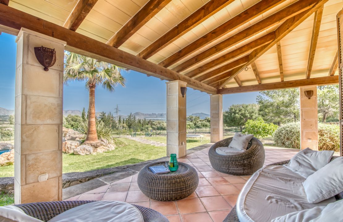 Finca in Mallorca Alcudia mit Lizenz zur Ferienvermietung, Pool und Tennisplatz zu verkaufen