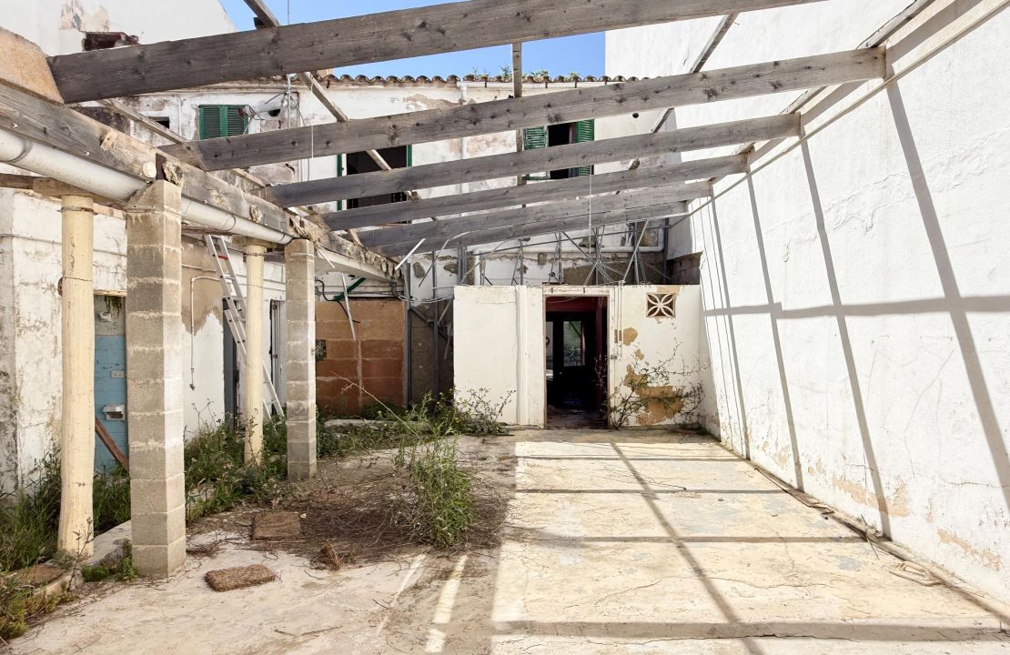 Geschäftslokal und einer Wohnung zu verkaufen in Puerto Pollensa Mallorca