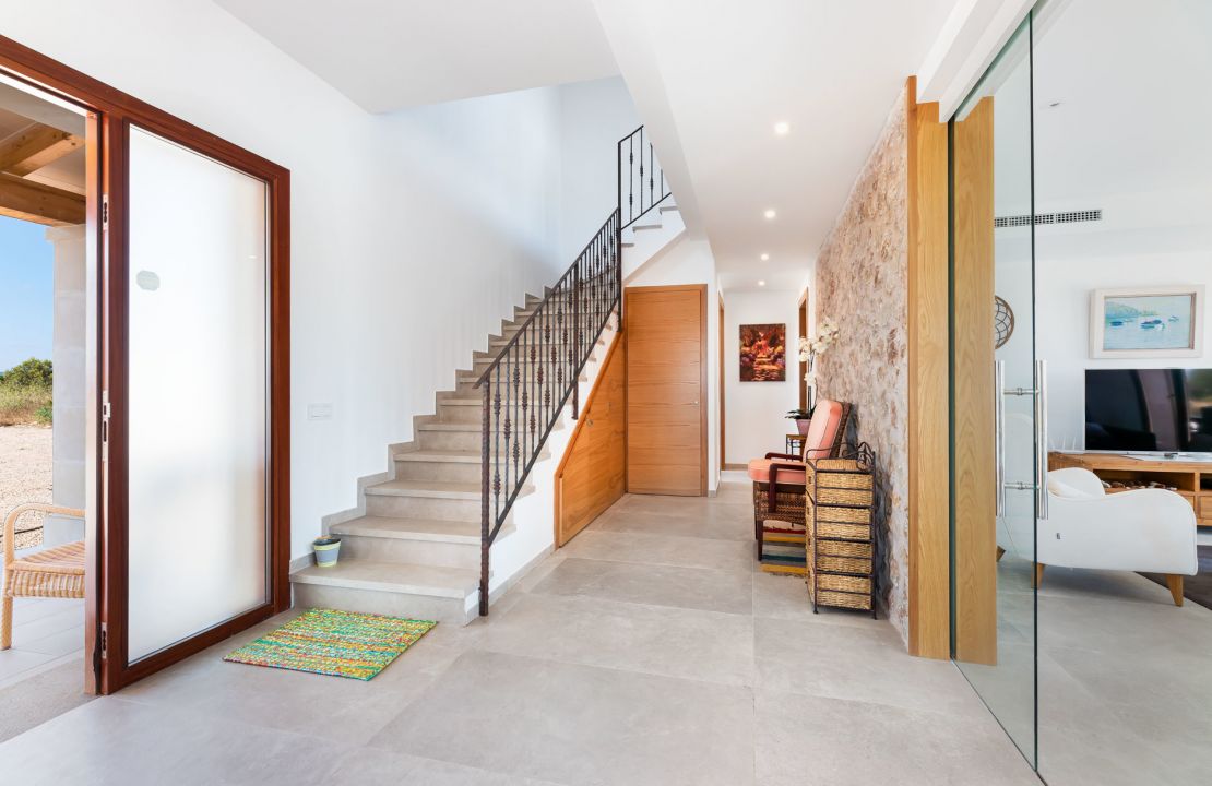 Country house in Pollensa Mallorca with pool and garage for sale