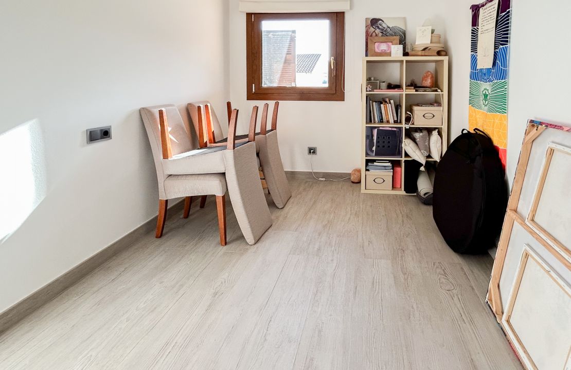 Newly refurbished top floor apartment for sale in Can Picafort with spacious terraces and parking space