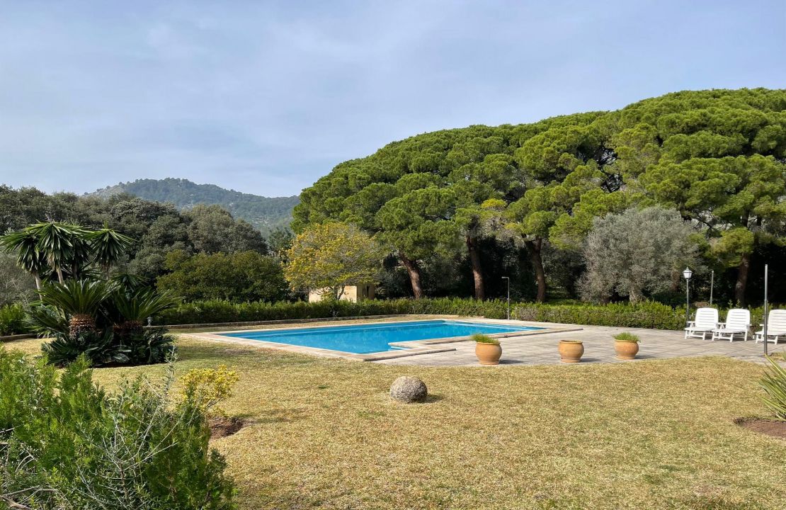 Finca for long term rental in Pollensa with pool and garden