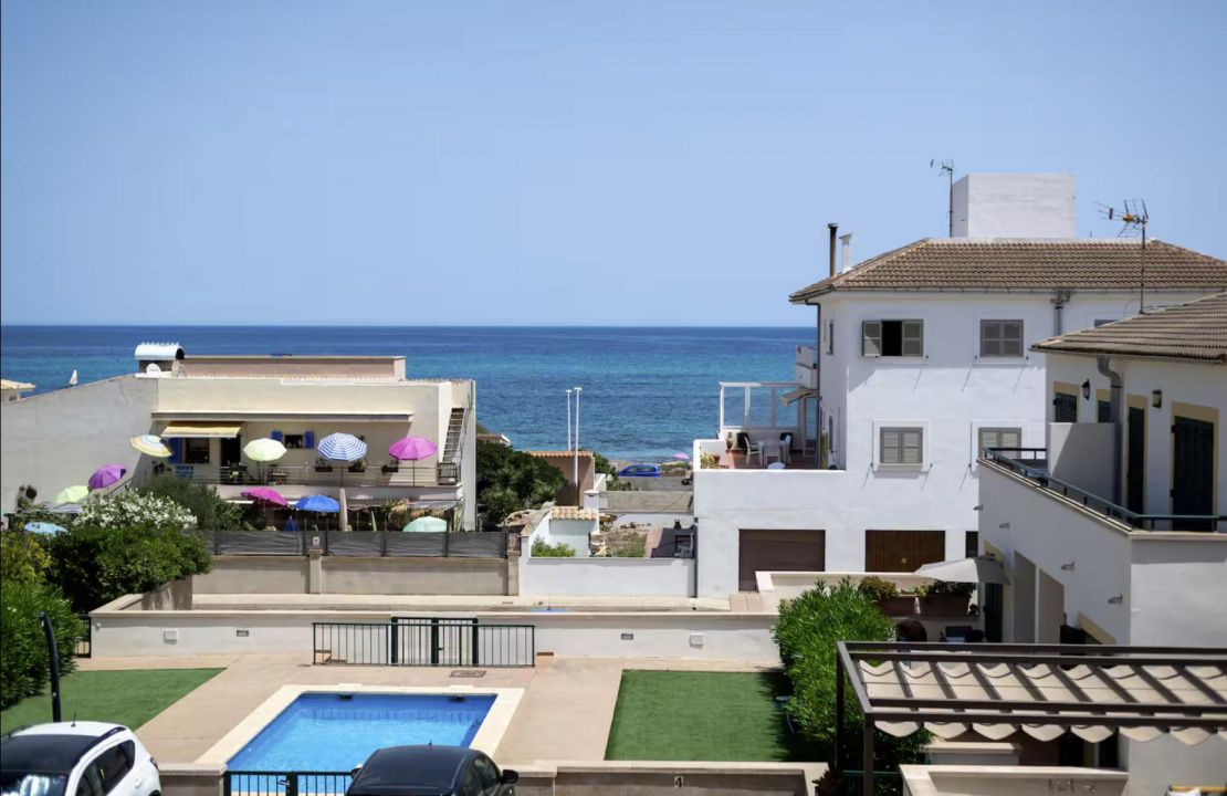 Beach house for sale in Son Serra de Marina Mallorca with sea views and rental licence