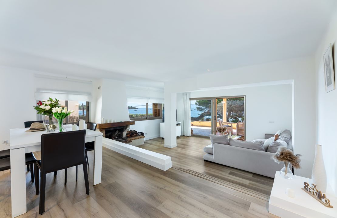 Front-line apartment in Alcanada Alcudia Mallorca for sale