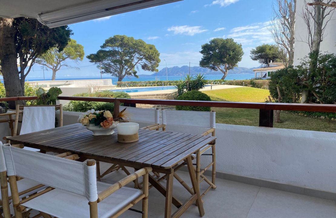 First-line beautiful apartment in Puerto Pollensa Mallorca for sale