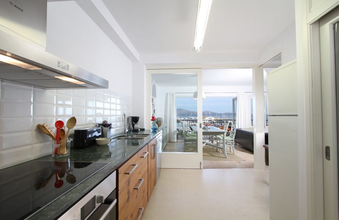 Third floor apartment for rent with lift in first sea line located in Puerto Pollenca