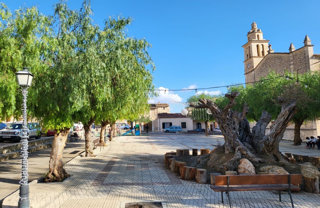 Stadthaus mit Neubauprojekt und wunderschönem Ausblick in Caimari