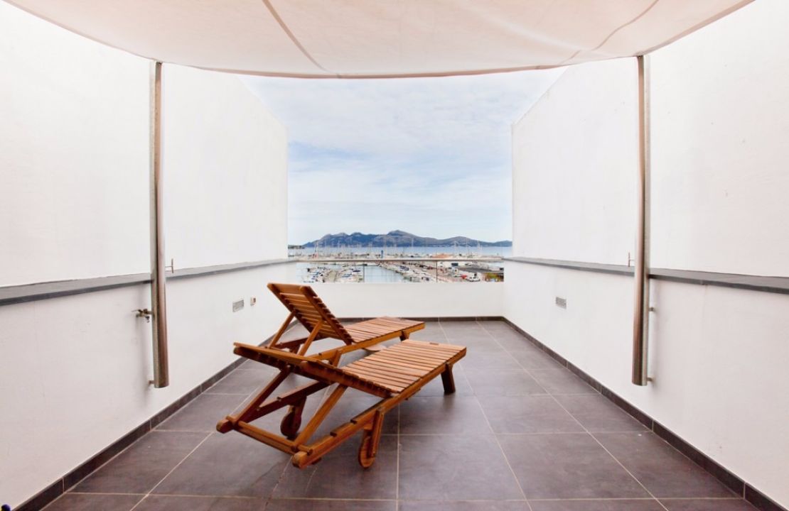 Modern Front Line Apartment for sale in Puerto Pollensa Mallorca