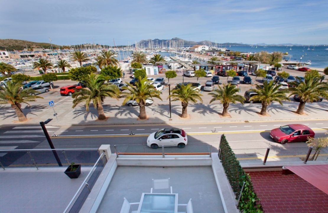 Modern Front Line Apartment for sale in Puerto Pollensa Mallorca