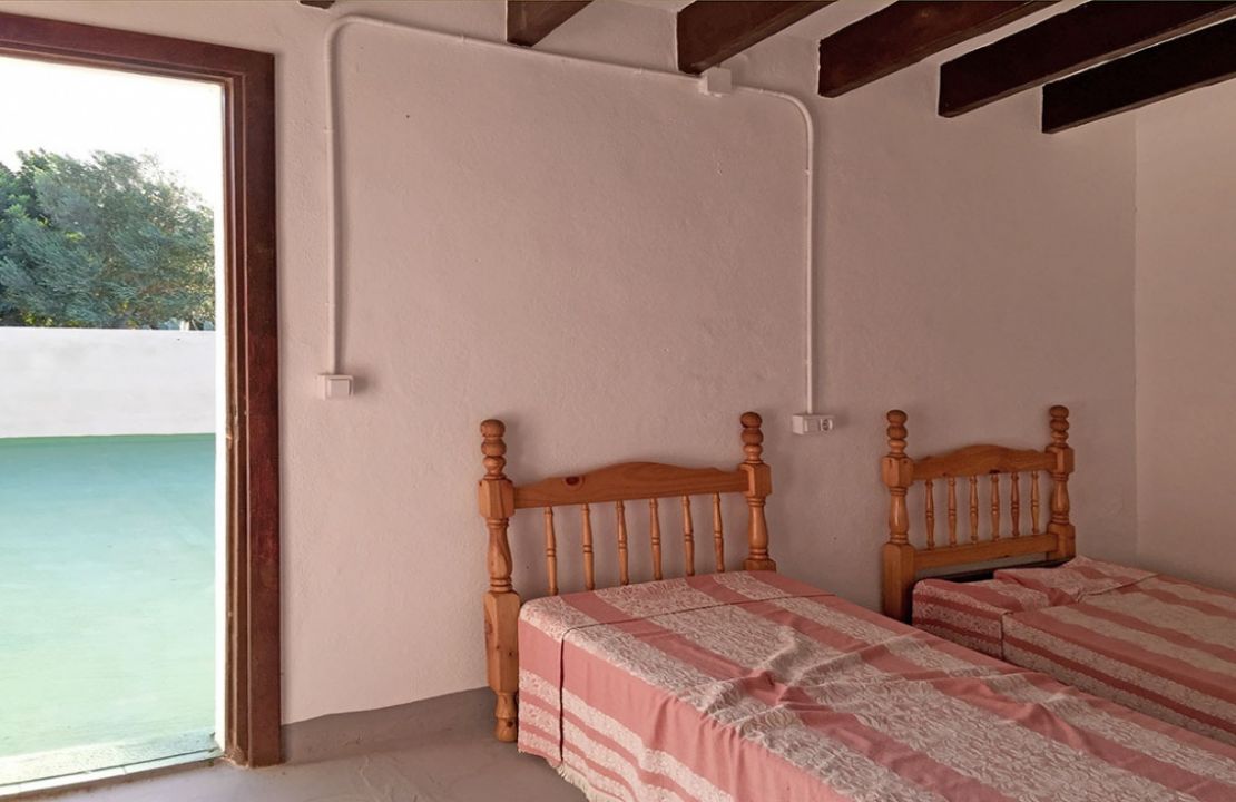 Country house with holiday rental license in Puerto Pollensa Mallorca with project to build a new house with pool