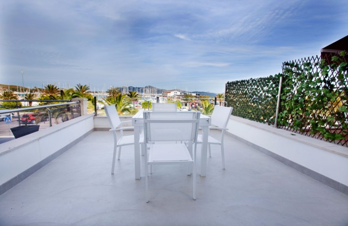 Puerto Pollensa modern duplex apartment FRONT LINE SEA for rent