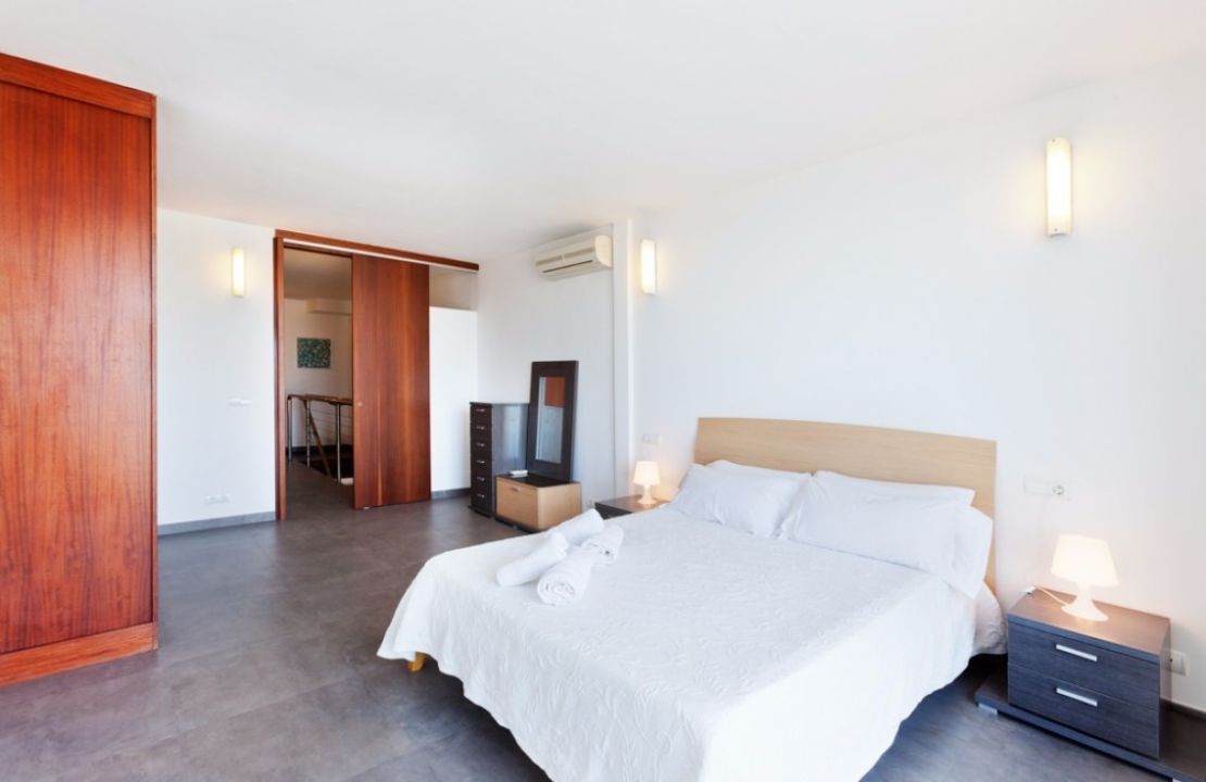 Puerto Pollensa modern duplex apartment FRONT LINE SEA for rent