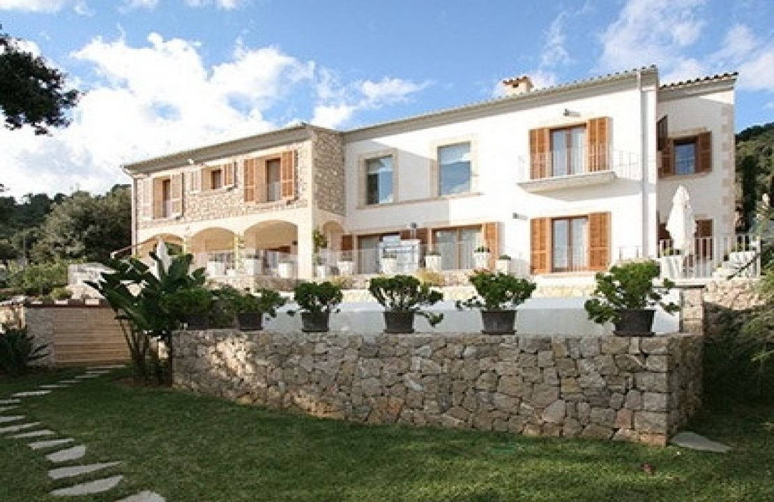 Die nach deutschen Standards gebaute Neubau - Luxusvilla ist eine ideale Gelegenheit sich eine Immobilie in Toplage von Pollensa zu sichern