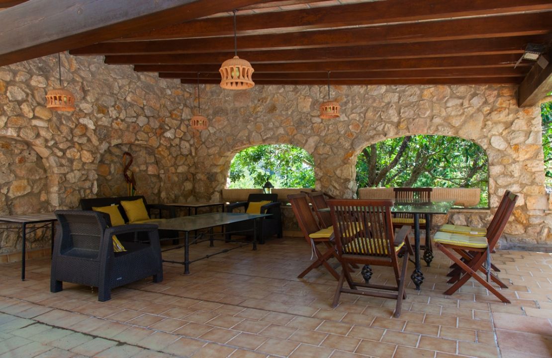 Country Estate for sale in a quiet urbanization with amazing gardens, 3 houses and 2 swimming pools