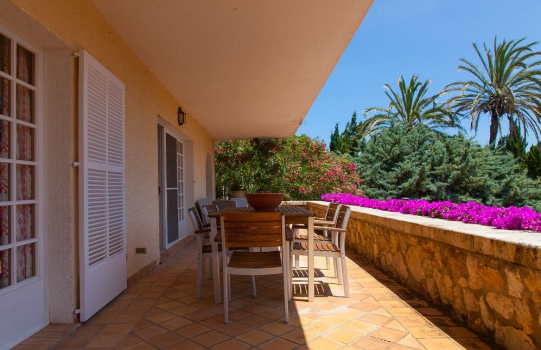 Country Estate for sale in a quiet urbanization with amazing gardens, 3 houses and 2 swimming pools