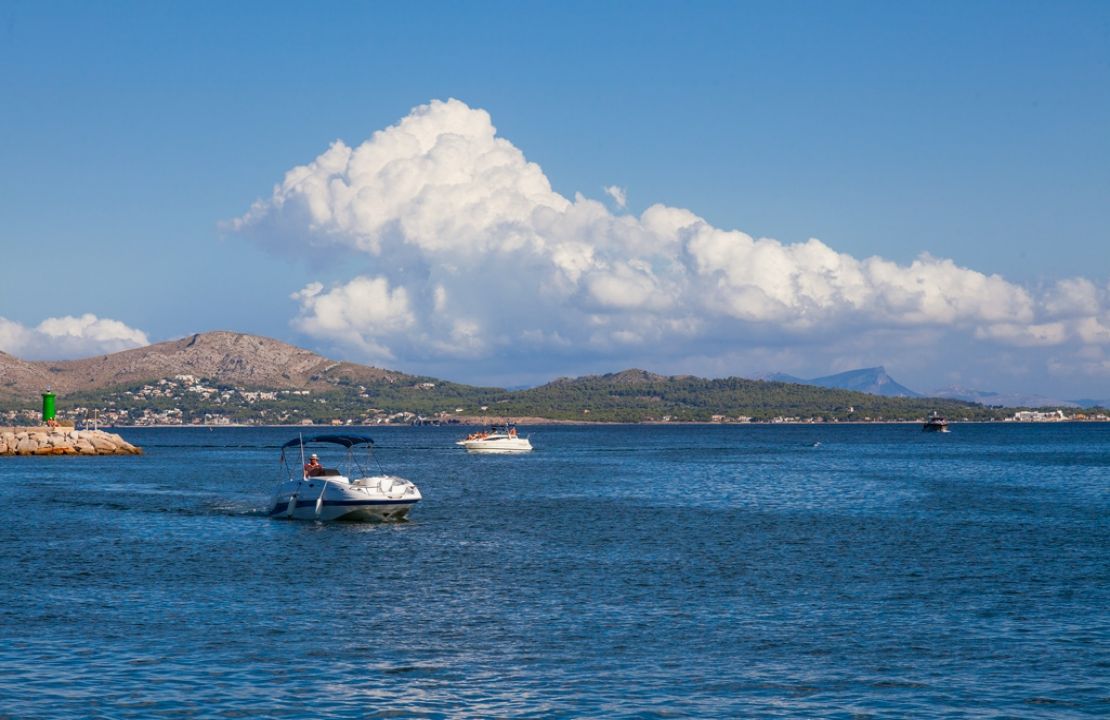 Strand Villa in Puerto Pollensa am Meer - Baumöglichkeit für Luxuswohnungen mit Tiefgarage