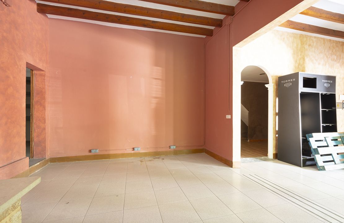 Geschäftslokal und einer Wohnung zu verkaufen in Puerto Pollensa Mallorca