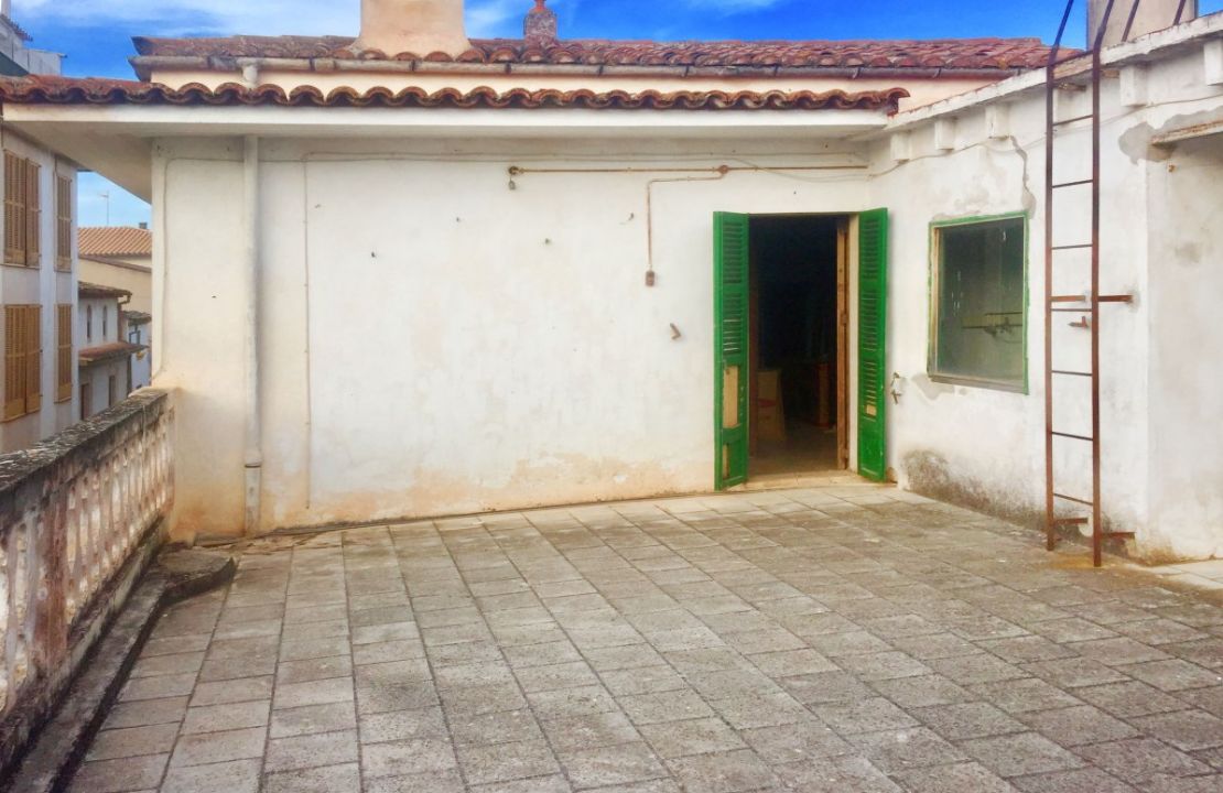 House for sale in Sa Pobla, Mallorca, a few meters from the square