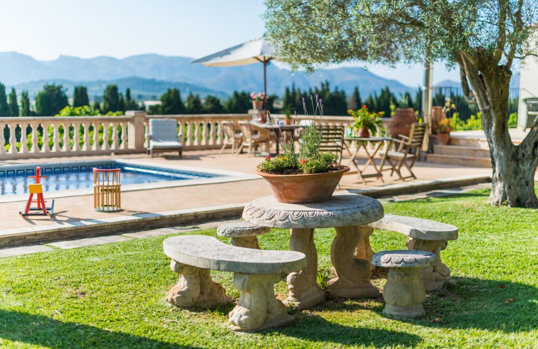 Superb country home between Pollensa and Alcudia with amazing views and holiday rental license