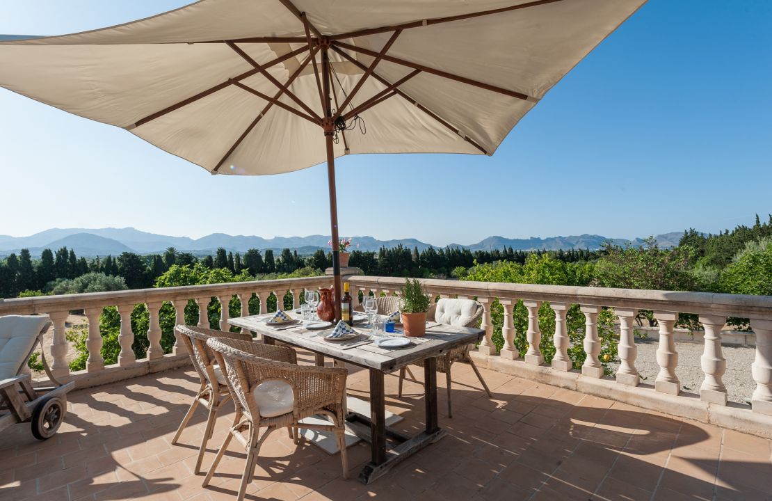 Superb country home between Pollensa and Alcudia with amazing views and holiday rental license