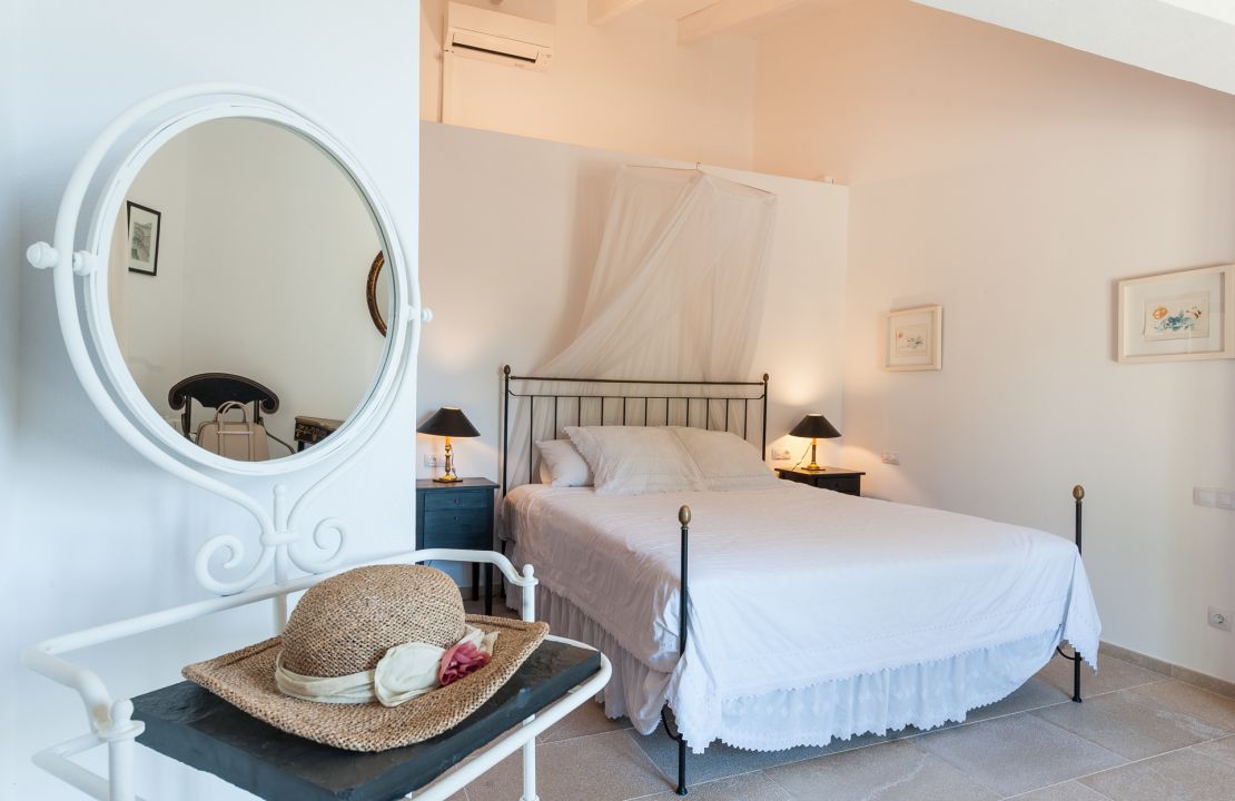 Superb country home between Pollensa and Alcudia with amazing views and holiday rental license