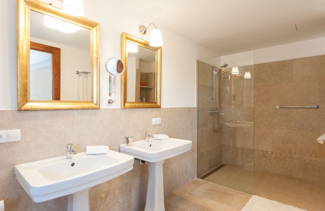 Superb country home between Pollensa and Alcudia with amazing views and holiday rental license