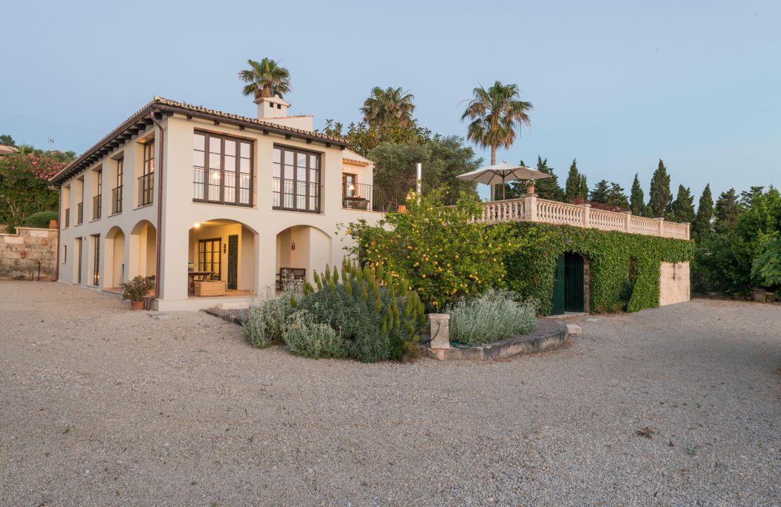 Superb country home between Pollensa and Alcudia with amazing views and holiday rental license