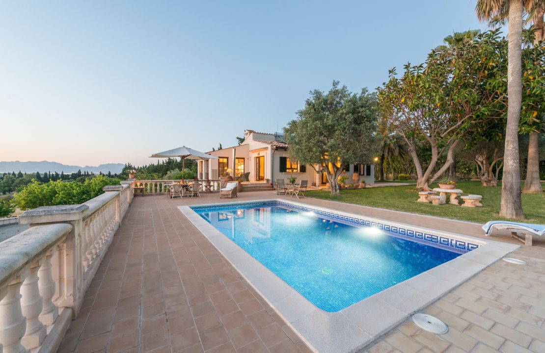 Superb country home between Pollensa and Alcudia with amazing views and holiday rental license