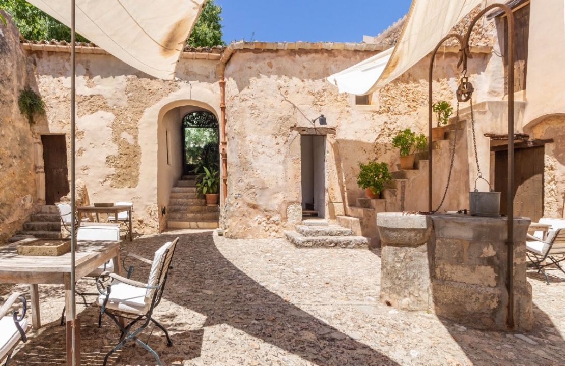 Finca aus dem 13. Jahrhundert in Campanet, Mallorca bestehend aus dem Herrenhaus und seinen vielfältigen Anbauten