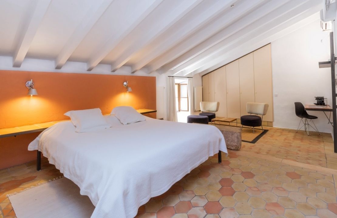Finca aus dem 13. Jahrhundert in Campanet, Mallorca bestehend aus dem Herrenhaus und seinen vielfältigen Anbauten