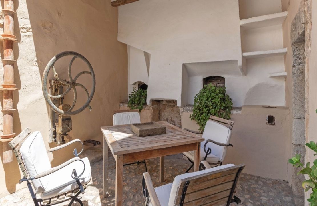 Finca aus dem 13. Jahrhundert in Campanet, Mallorca bestehend aus dem Herrenhaus und seinen vielfältigen Anbauten