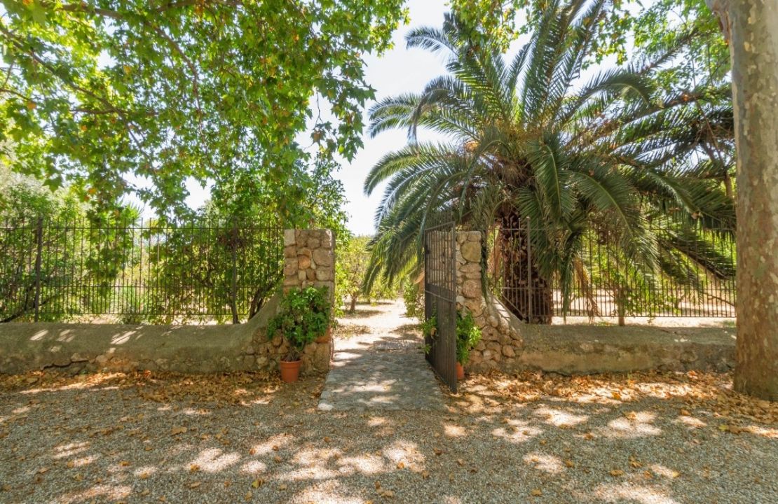 Finca aus dem 13. Jahrhundert in Campanet, Mallorca bestehend aus dem Herrenhaus und seinen vielfältigen Anbauten