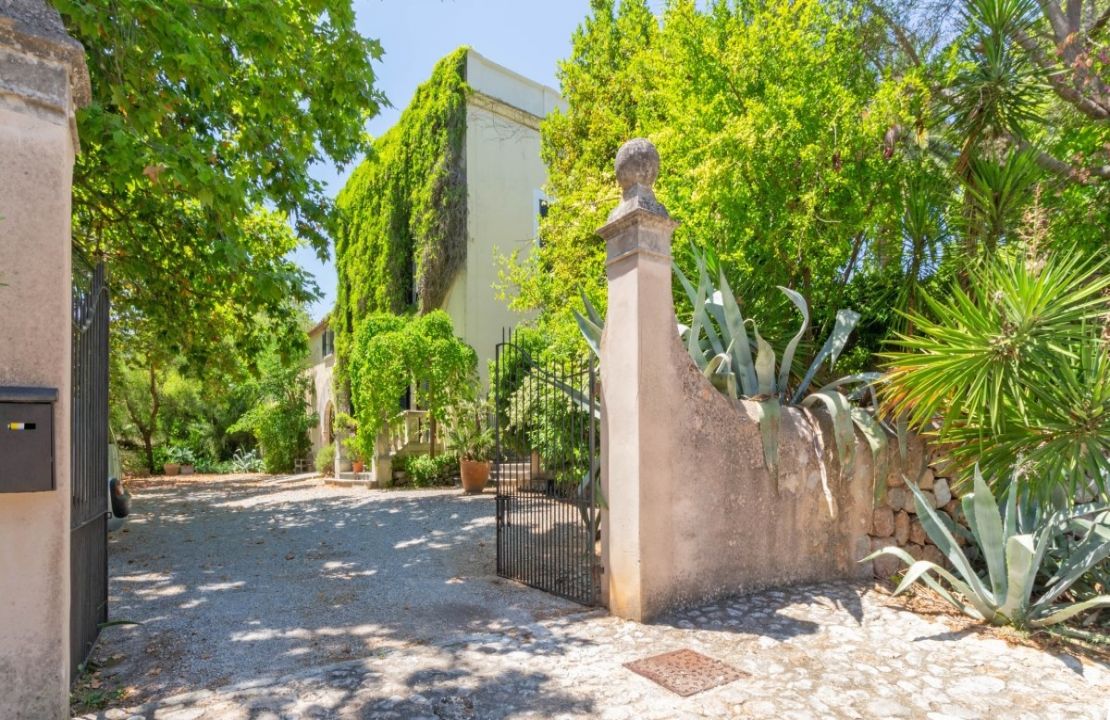 Finca aus dem 13. Jahrhundert in Campanet, Mallorca bestehend aus dem Herrenhaus und seinen vielfältigen Anbauten