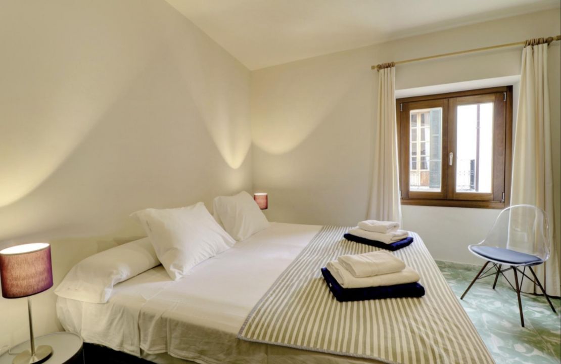 Casa de Pueblo Grande con Licencia de Alquiler y Piscina en Pollença Mallorca