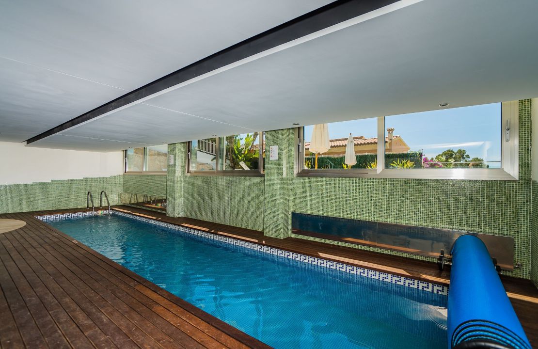 Luxus-Villa mit fantastischem Meerblick und Lizenz zur Ferienvermietung in Alcanada, Alcudia, Mallorca zu verkaufen