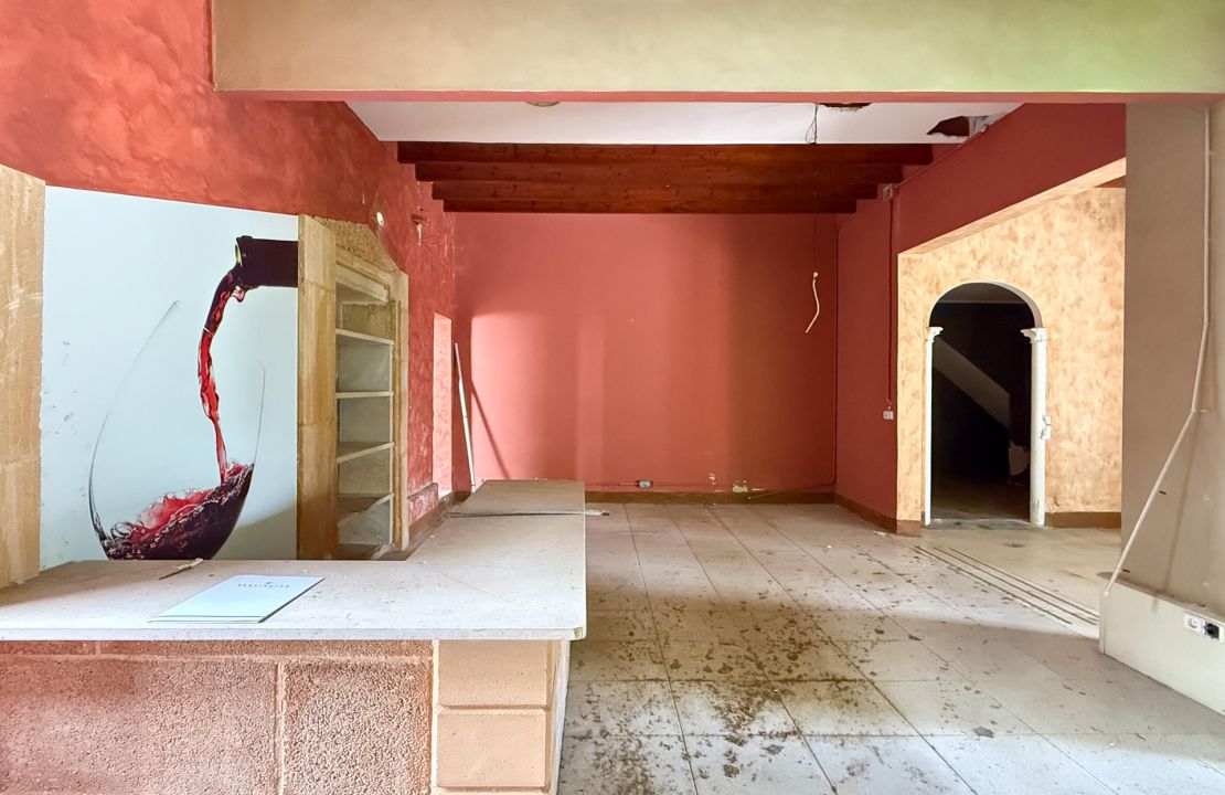 Geschäftslokal und einer Wohnung zu verkaufen in Puerto Pollensa Mallorca