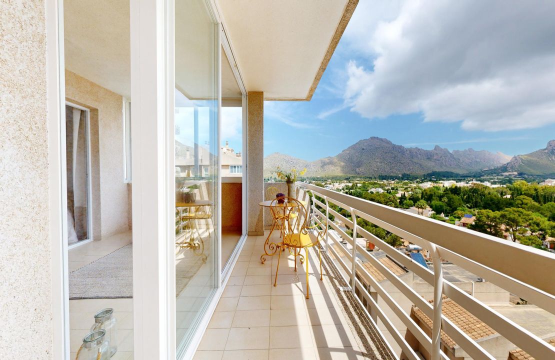 Puerto Pollensa apartment for sale with sea views, pool and storage