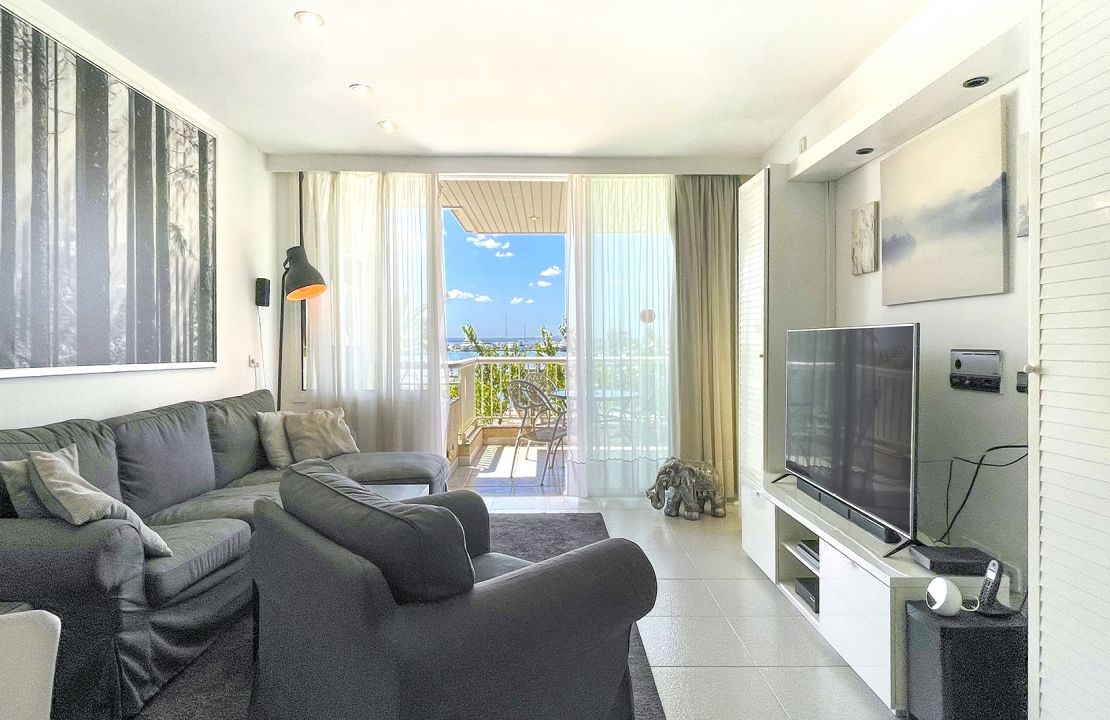 Apartamento en venta en primera linea en el paseo marítimo de Alcudia Mallorca