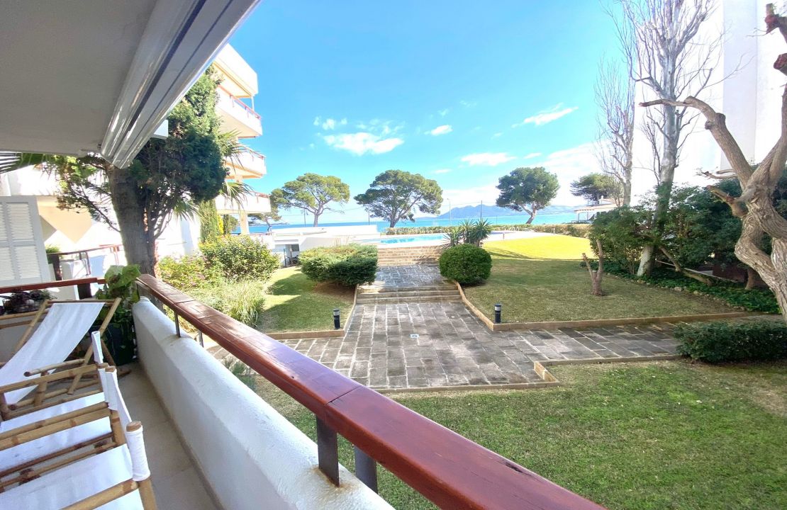 First-line beautiful apartment in Puerto Pollensa Mallorca for sale