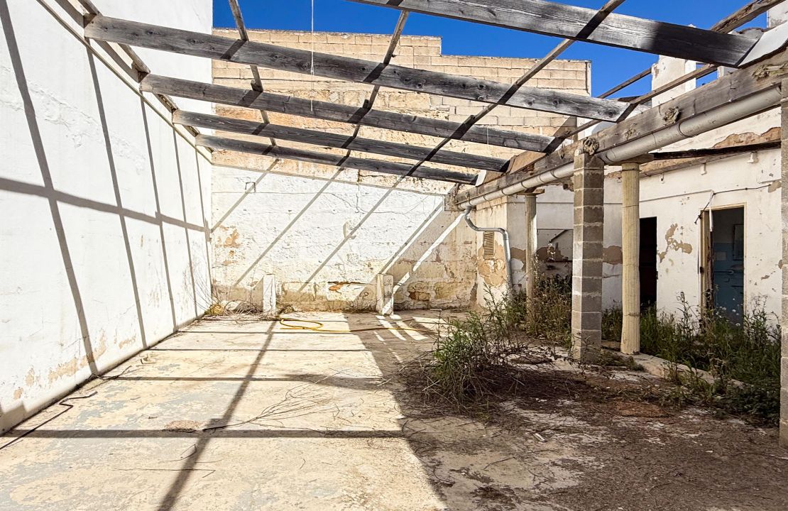 Geschäftslokal und einer Wohnung zu verkaufen in Puerto Pollensa Mallorca