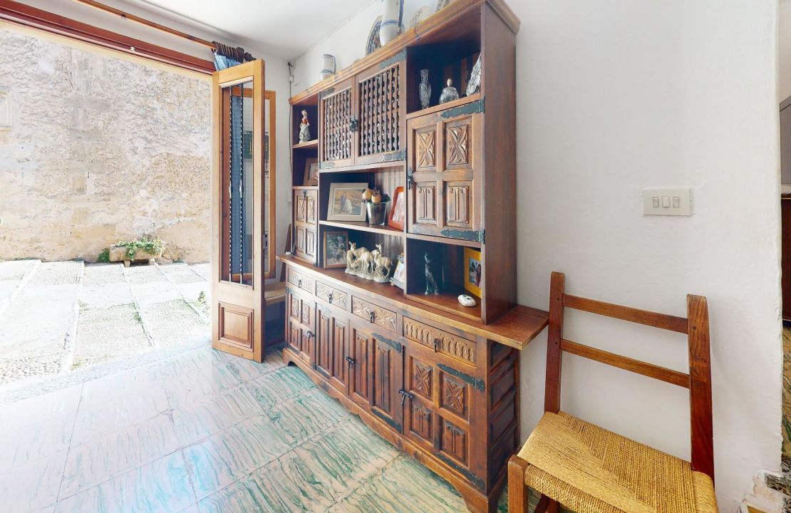 Típical Mallorcan Townhouse on the Calvari steps of Pollensa for sale