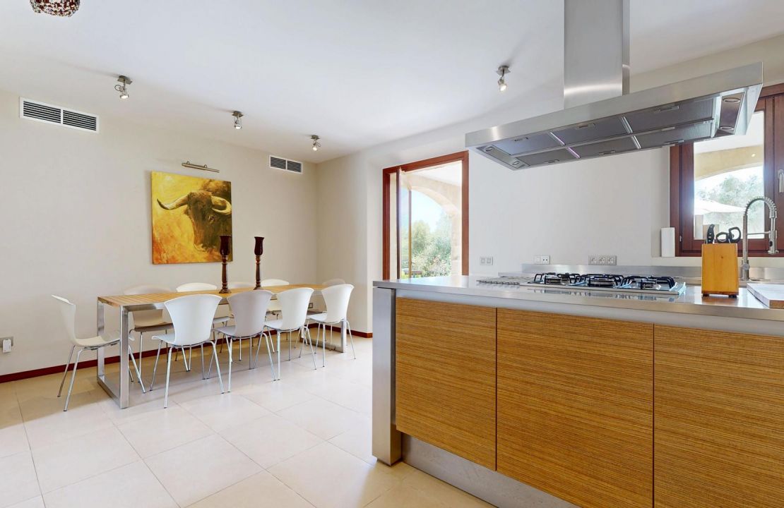 Traditional Elegance in the Countryside Near Pollensa with Holiday Rental License for 12 People for Sale
