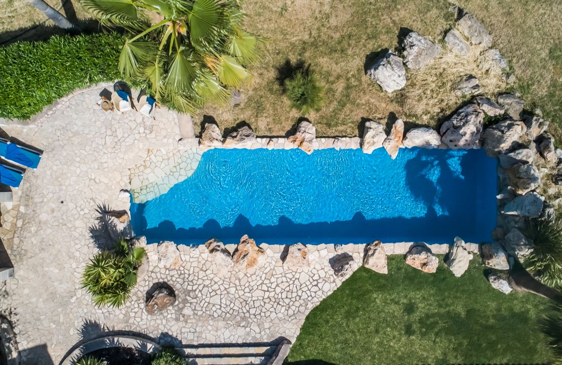 Finca in Mallorca Alcudia mit Lizenz zur Ferienvermietung, Pool und Tennisplatz zu verkaufen